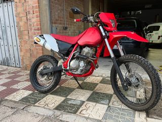 Honda XR 400R enduro matricualda restaurada