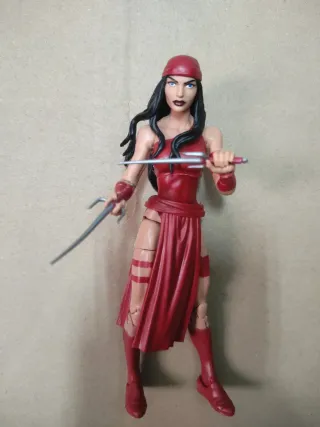 Figura Marvel Legends Elektra de rojo