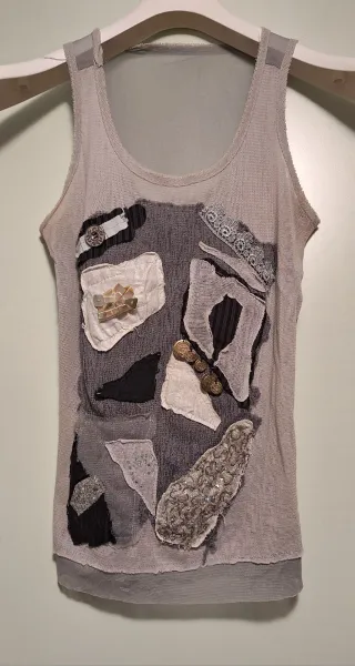 Canotta in tulle con inserti