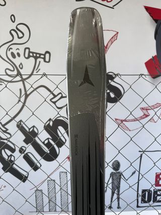 Esquís Atomic Maverick