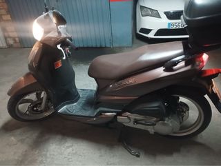 Peugeot Tweet 125cc Scooter Marrón