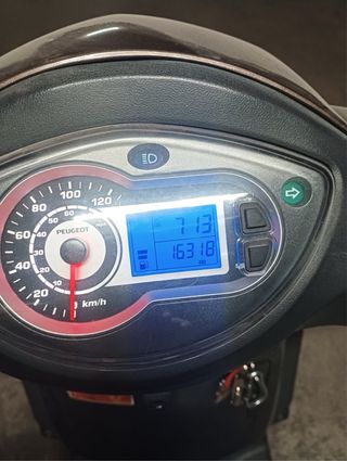 Peugeot Tweet 125cc Scooter Marrón