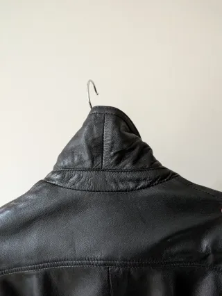 Chaqueta de piel F&Co negra