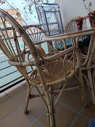 Conjunto mesa y 4 sillas