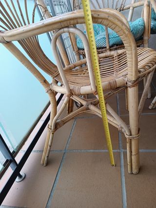 Conjunto mesa y 4 sillas