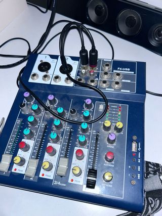 Mesa de Mezclas F4-USB