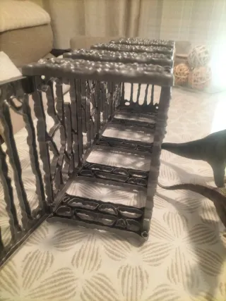 Jaula de dinosaurio con 3 figuras