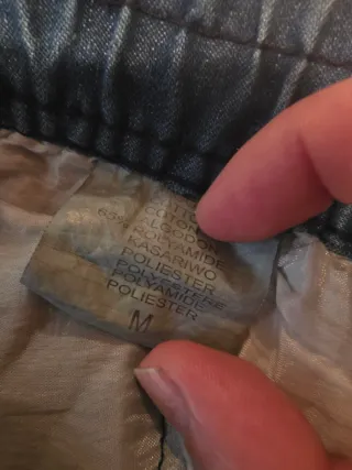 Pantalones azules con bolsillos