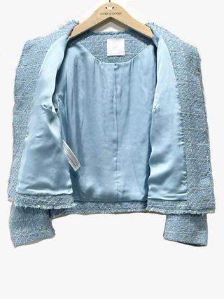 Chaqueta tweed celeste botón joya Mango 3 XL