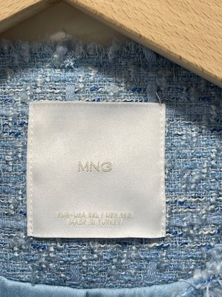 Chaqueta tweed celeste botón joya Mango 3 XL