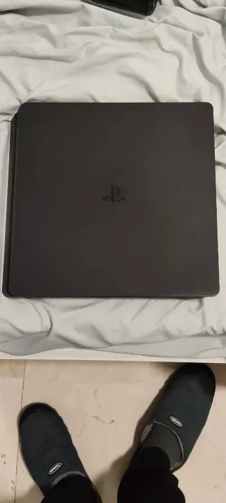 Consola Sony PS4 Slim Negra