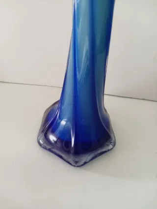 PRECIOSO FLORERO DE CRISTAL AZUL