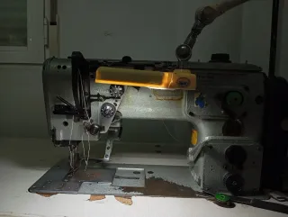 Máquina de coser triple arrastre con corta hilo