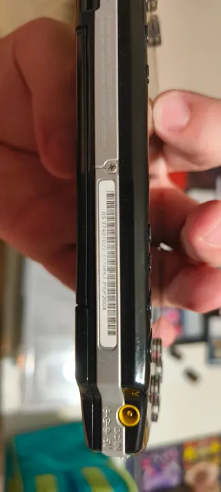 PSP 2004 negra con caja y juegos