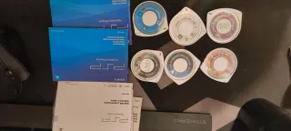 PSP 2004 negra con caja y juegos