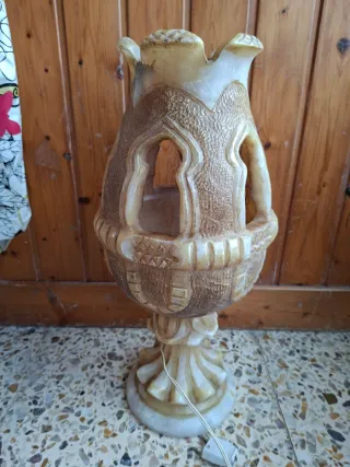 Lámpara de Alabastro Tallada. 48 cm. de altura