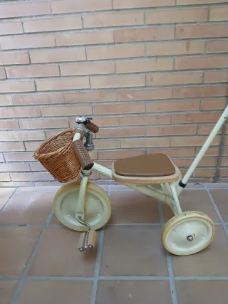 Triciclo banwood infantil con cesta y empujador