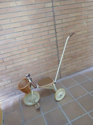 Triciclo banwood infantil con cesta y empujador