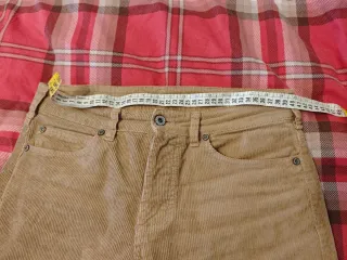 Pantaloni in velluto beige