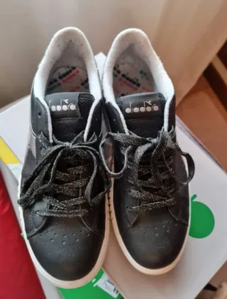 Sapatilhas Diadora Pretas e Prateadas