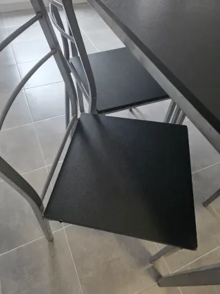 Mesa de cocina negra y gris