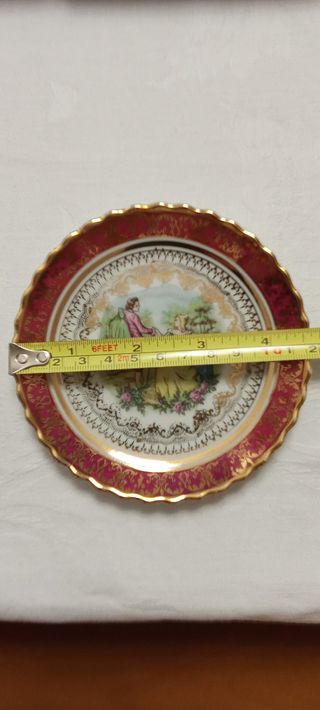 Piatti decorativi in porcellana antichi