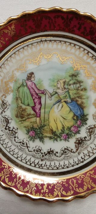 Piatti decorativi in porcellana antichi