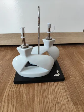 Aceitera y Vinagrera Cerámica Blanca y Plata.