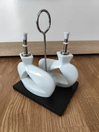 Aceitera y Vinagrera Cerámica Blanca y Plata.