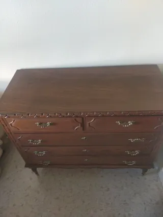 Cómoda antigua de madera