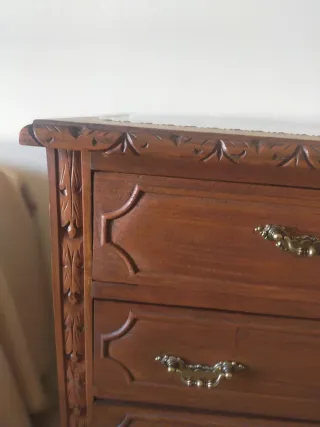 Cómoda antigua de madera