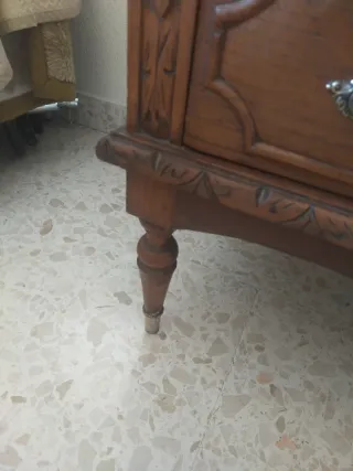 Cómoda antigua de madera