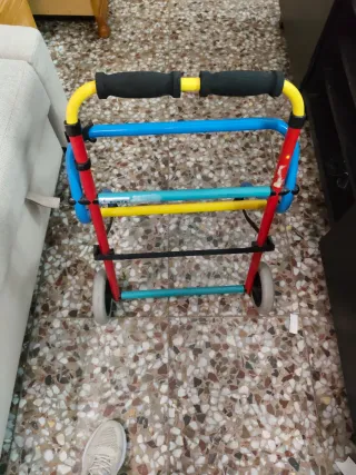 Andador infantil con ruedas