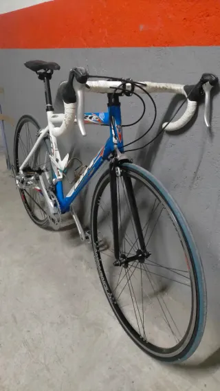 Bicicleta BH de carretera