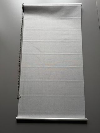 Cortina enrollable gris