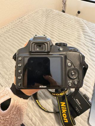 Cámara Nikon D3400 + Cargador y 2 Baterías