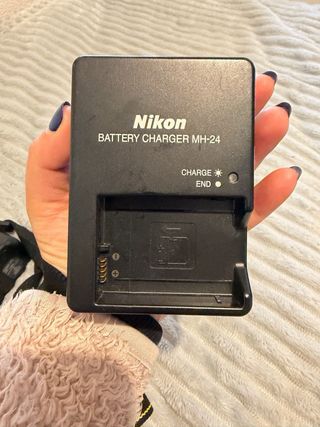 Cámara Nikon D3400 + Cargador y 2 Baterías