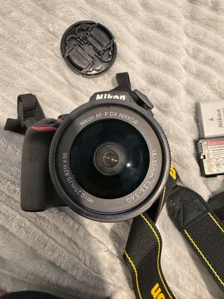 Cámara Nikon D3400 + Cargador y 2 Baterías