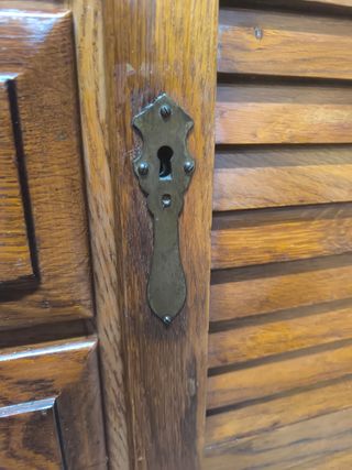 Aparador de madera marrón. Vintage.