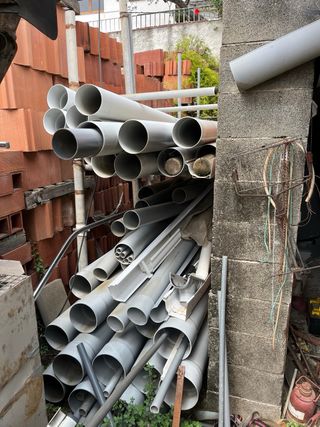 Ladrillos de obra y material de construcción