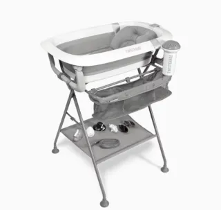 Bañera plegable para bebé con soporte.