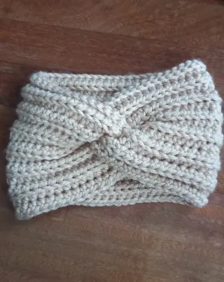 Cuello de lana tejido color beige