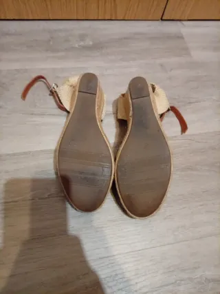 Sandalias cuña Refresh beige multicolor