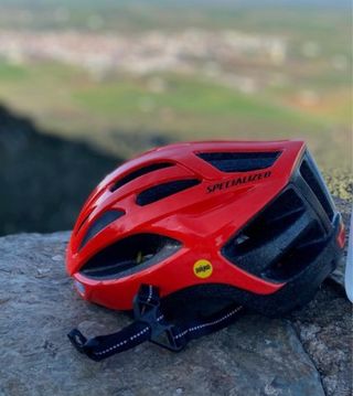 Casco Specialized.