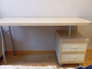 Escritorio madera y metal cajonera