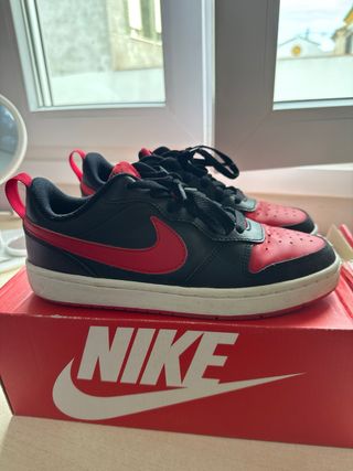 Zapatillas Nike Negras y Rojas