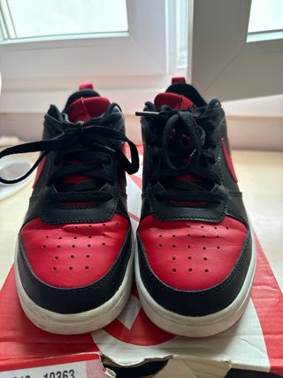 Zapatillas Nike Negras y Rojas