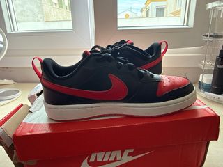 Zapatillas Nike Negras y Rojas