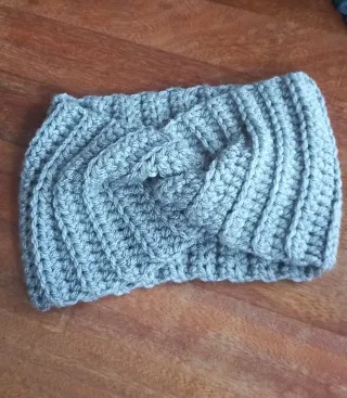 Cuello de lana trenzado gris