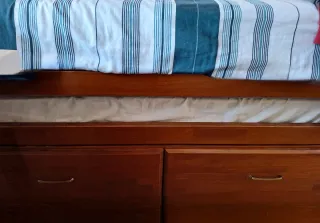 Cama nido compacta madera robusta color cerezo